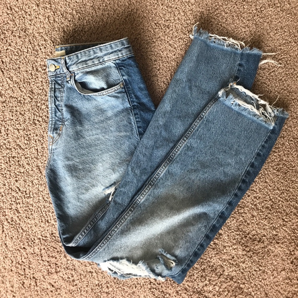🎉SOLD🎉H&M distressed boyfriend jeans
