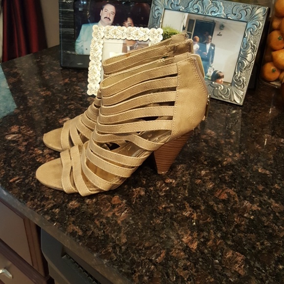 Sandalls - Picture 2 of 3