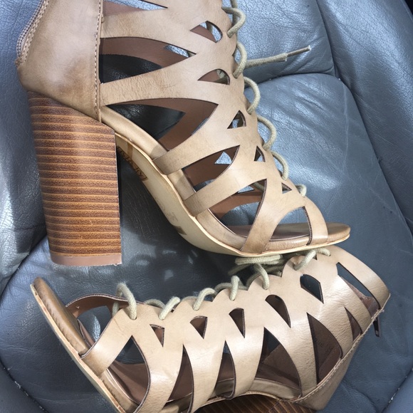 Heels - Picture 2 of 2