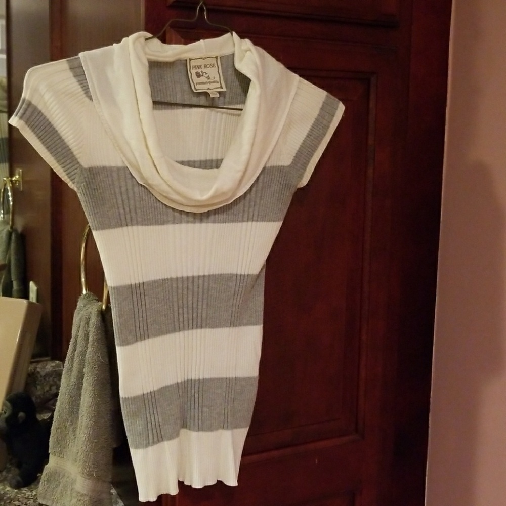 Cowl neck short sleeve top