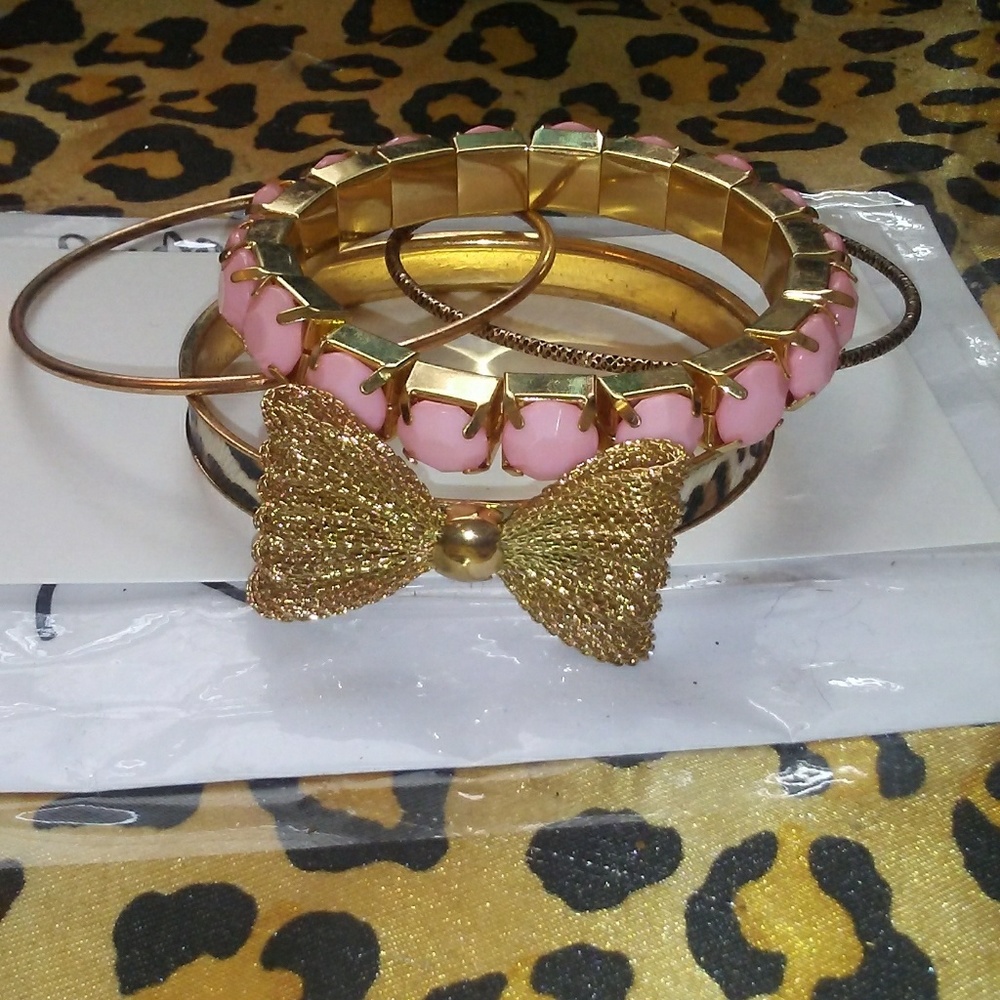 Set of 4 braceletsts