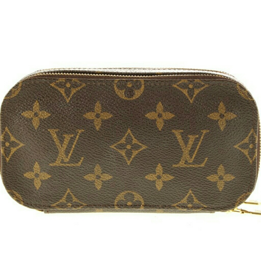 LOOKING to trade for small Louis Vuitton carry