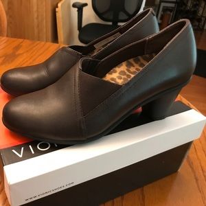 Vionic shoes for women. Size 6M.