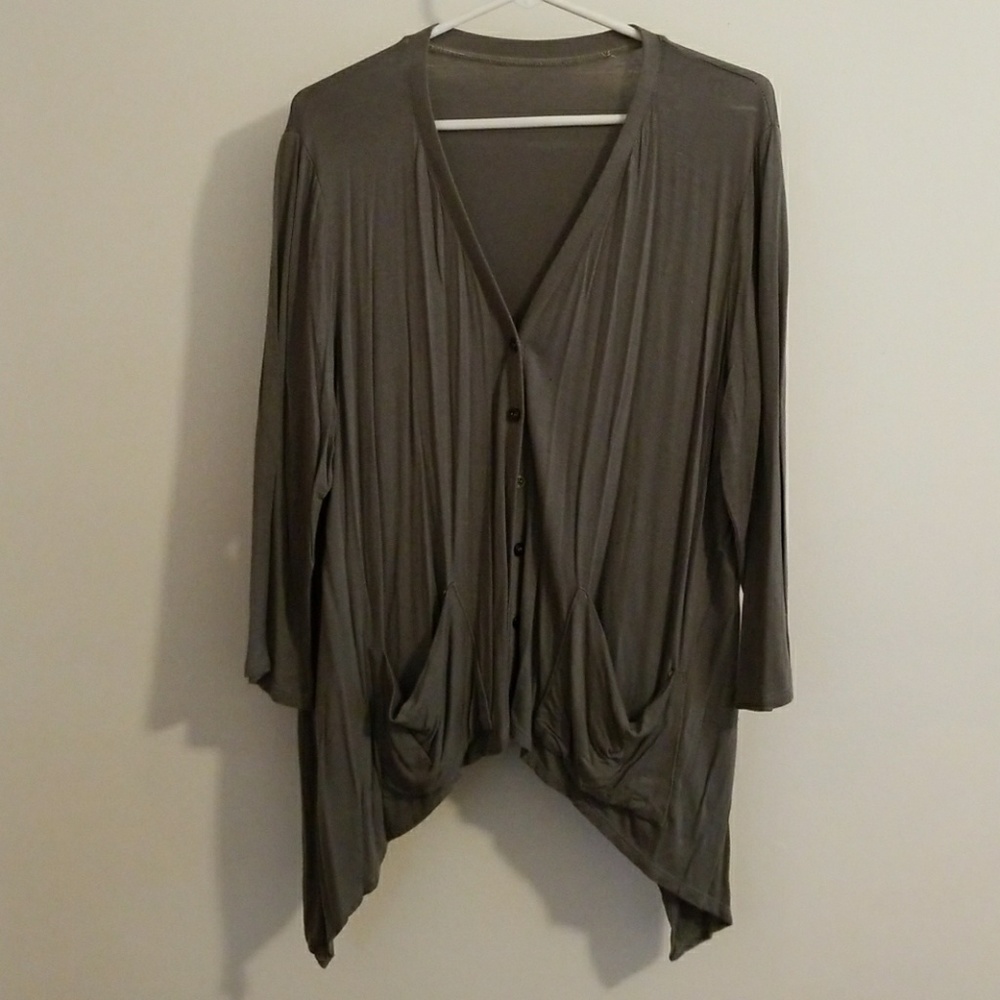 Droopy hi lo light sweater
