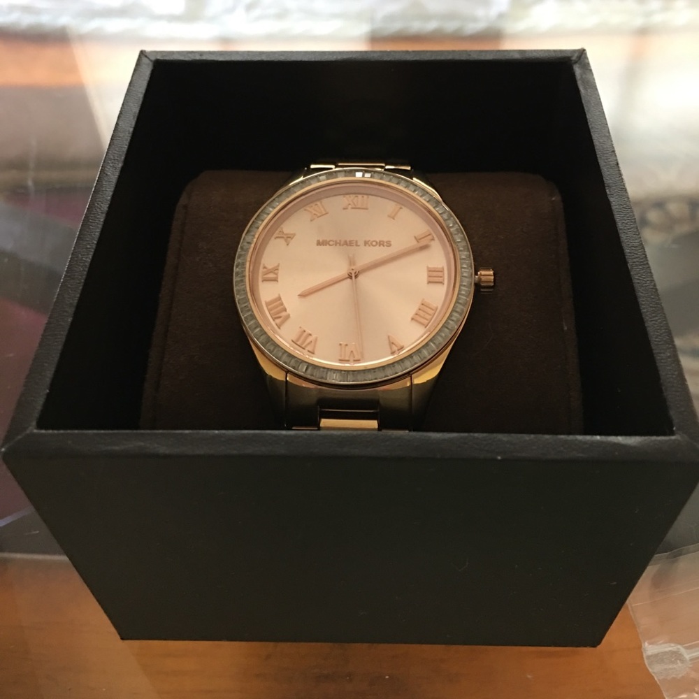 Michael Kors watch in Rose Gold.