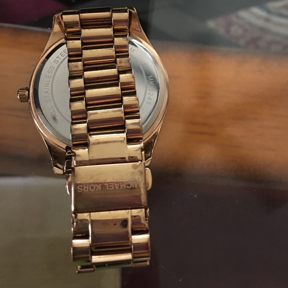 Michael Kors watch in Rose Gold.