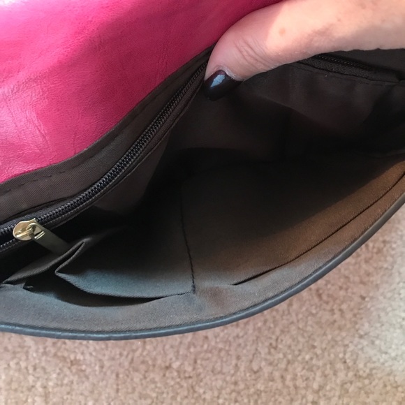 Pink Clutch w/crystal skull & strap - Picture 6 of 7