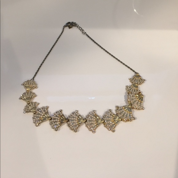 Decorative Pearls and crystal fan necklace - Picture 1 of 2
