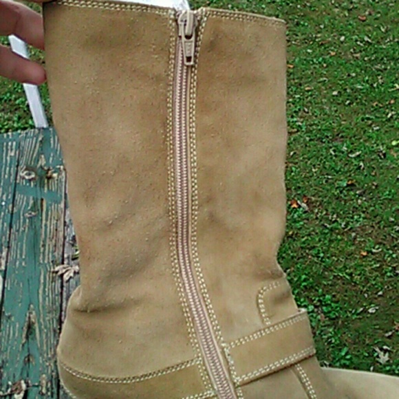 Shoes - Picture 3 of 4