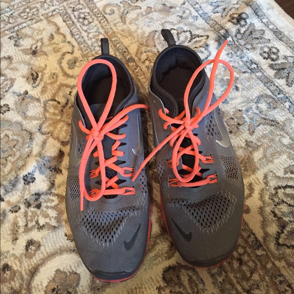 Nike free tennis shoes