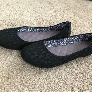 Black lace flats