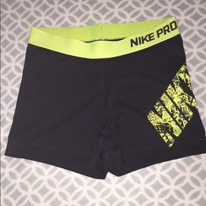 Women’s Nike Pro Shorts (Adult Large)