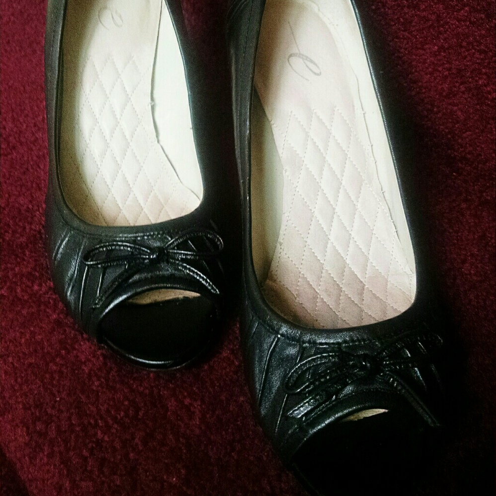 Wedge peep toe heel