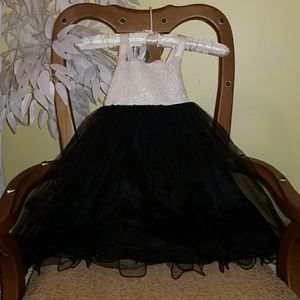 Black/white formal dress 3T