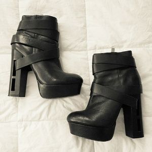 Dolce Vita Jyll Platform Bootie