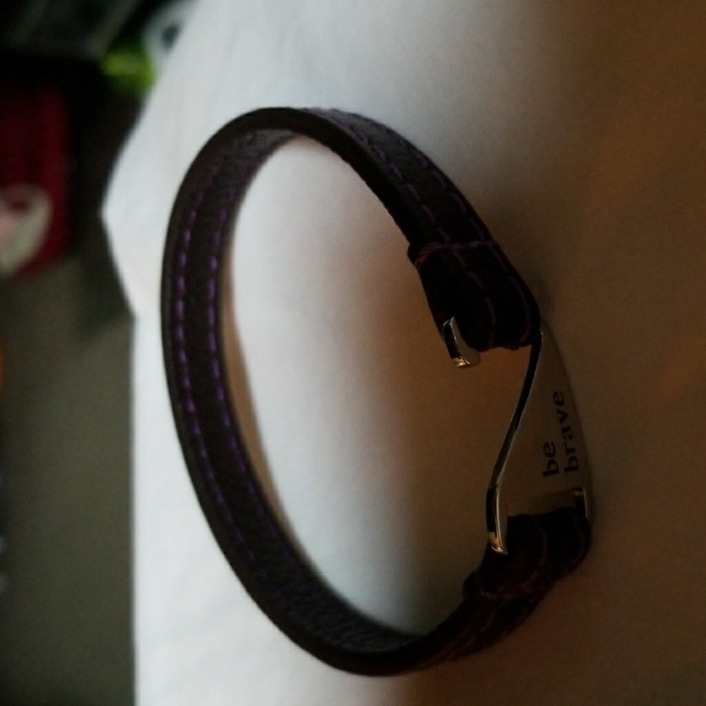Brown leather bracelet w/ pendant