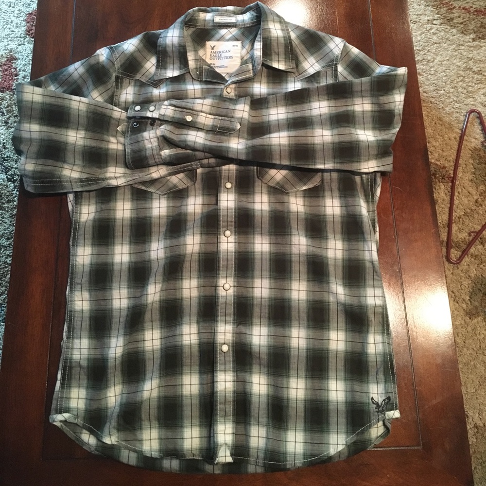American eagle vintage fit button up