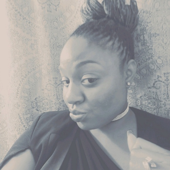 Meet your Posher, Allyssa - Picture 1 of 1