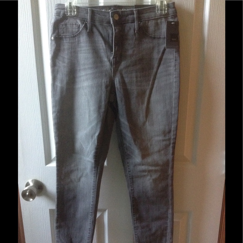 High-rise jegging.