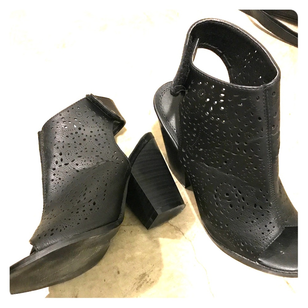 Open Toe Chunky Heel! W/ cute design