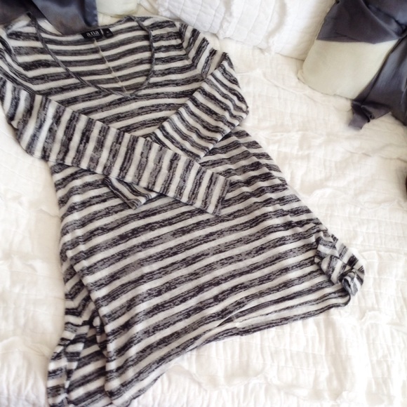 Tops - Striped flowy top