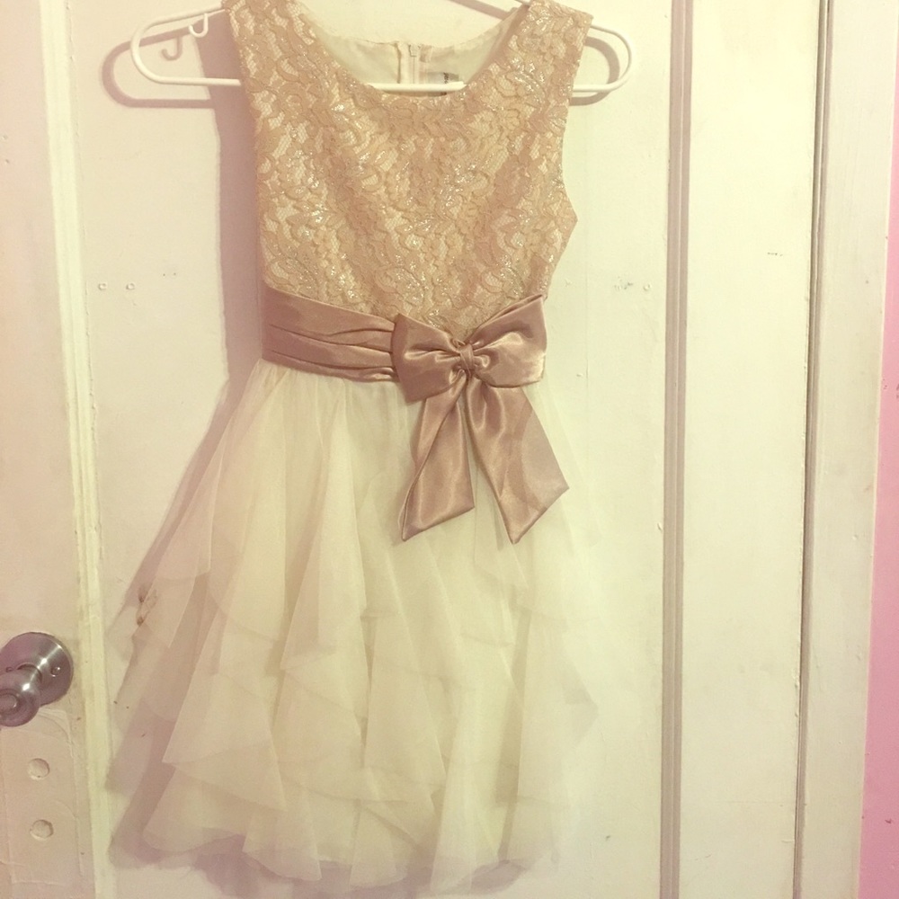 Size 12 dress for a little girl. - Picture 1 of 2