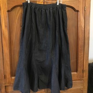 Black light weight jean skirt