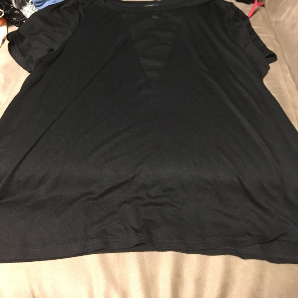 Black shirt sleeve shirt