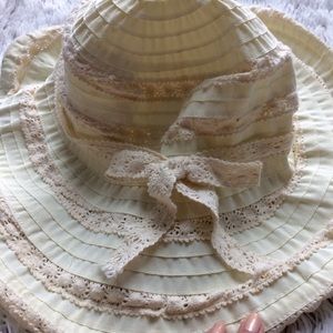 ✨SALE✨ Cream Lace Floppy Hat
