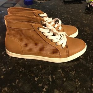 Calvin Klein Almost New