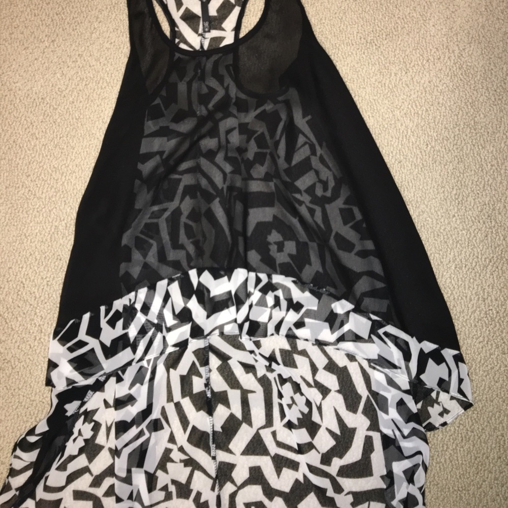 ⚠️NWOT High-Low Top (S) - Picture 2 of 2
