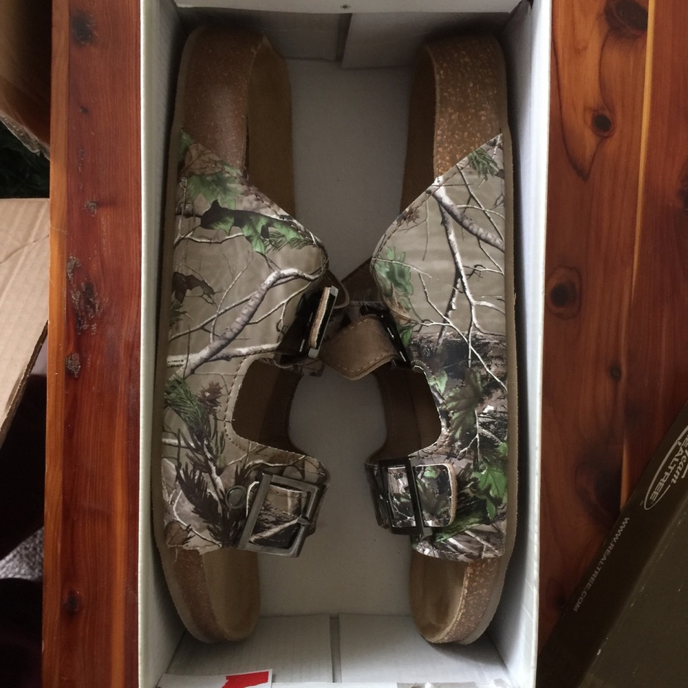 Realtree Sandals Size 10