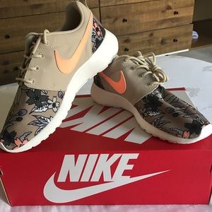 Nike Roshe floral print