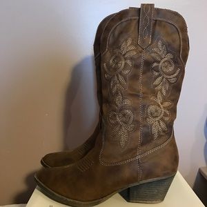 Brown cowgirl boots