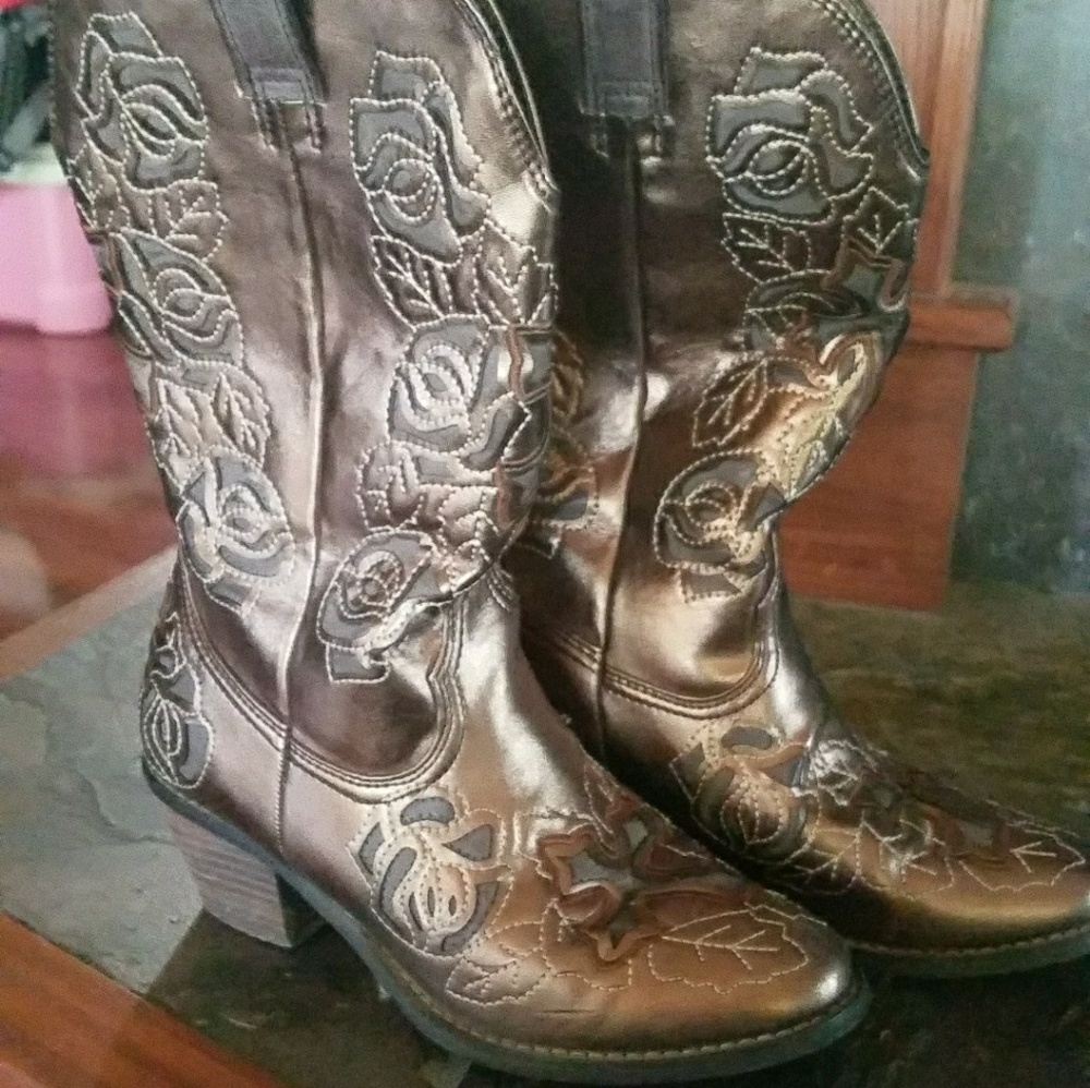 Size 7.5 Grazie Gold cowboy boots