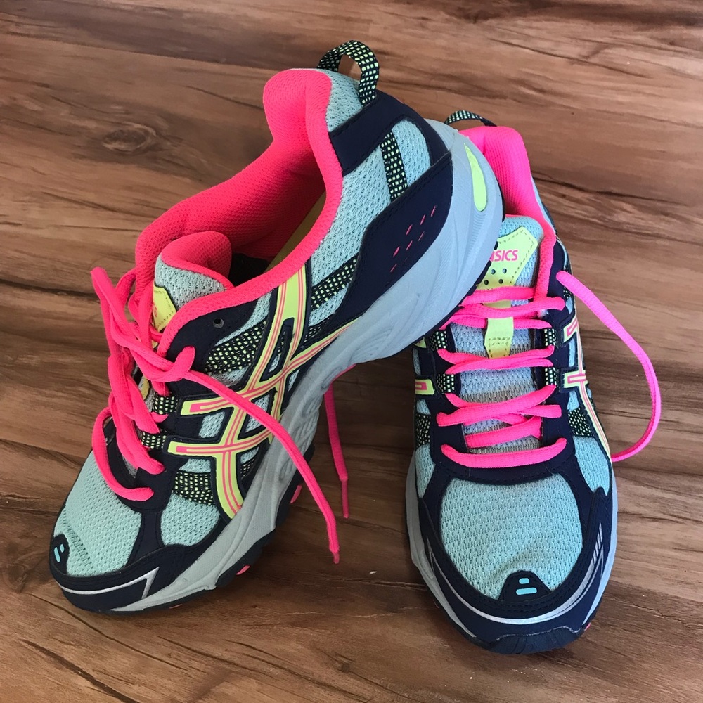 Size 8 tennis shoes