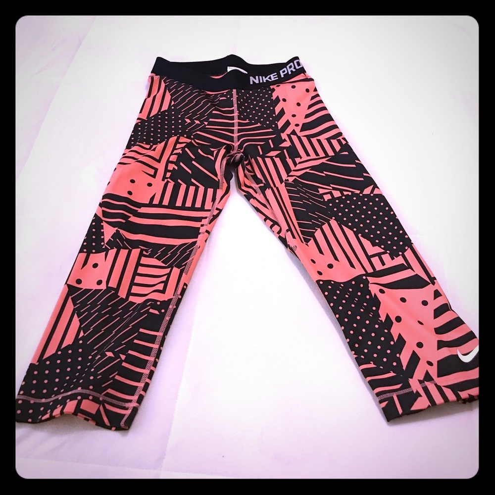 Nike Pro Capri pants