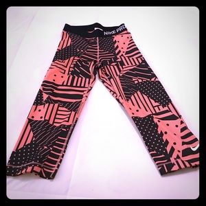 Nike Pro Capri pants