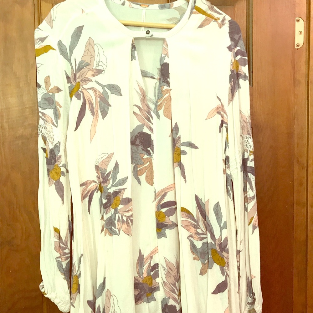 Classic freepeople tunic with key hole and collar