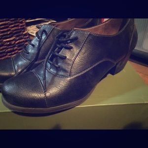 Women’s oxfords.