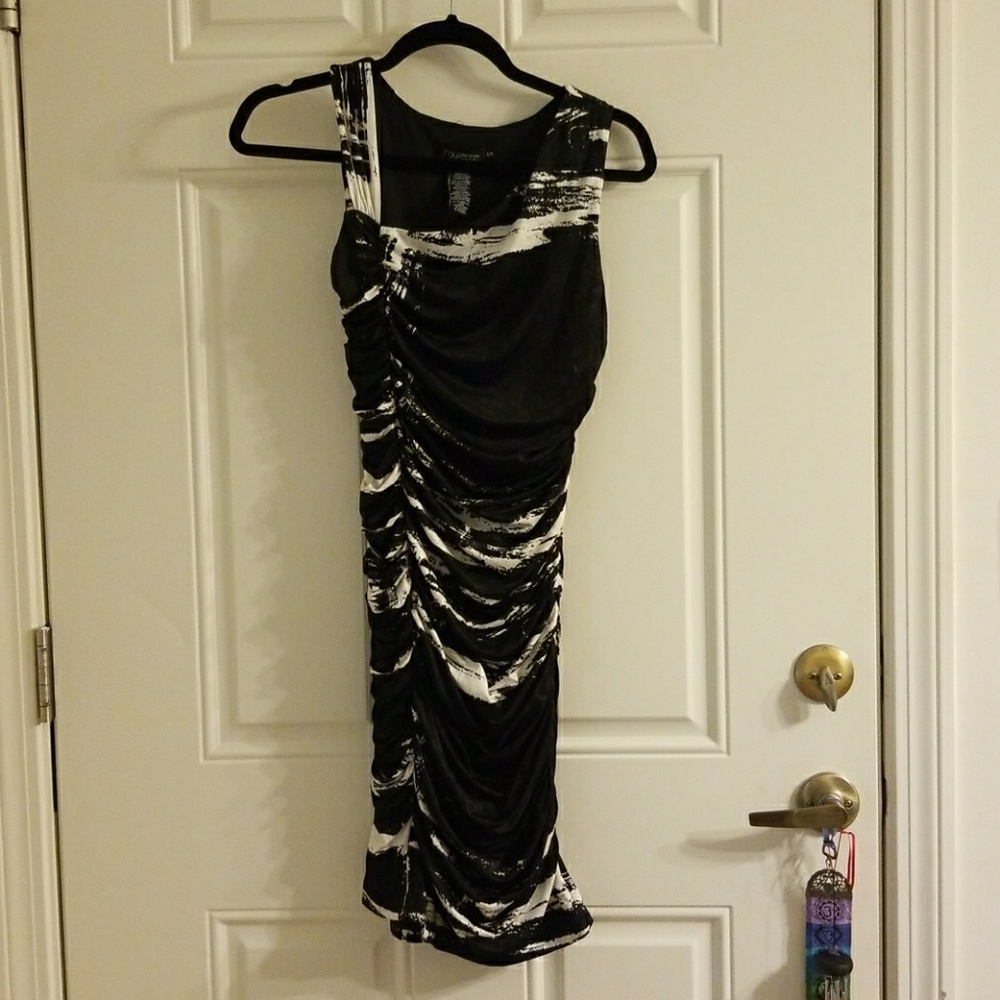 Scrunched fitted dress