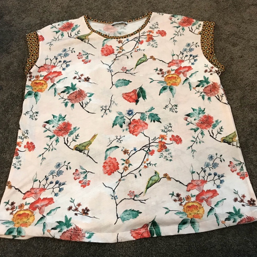❌SOLD❌ 
ZARA collection printed top size M
