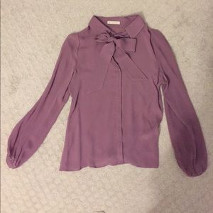 Hinge bow collar blouse