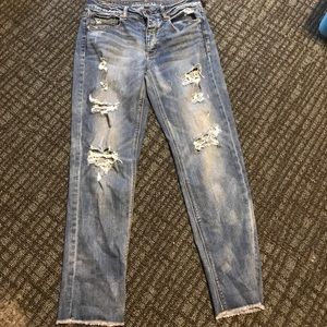 American eagle ripped jeans size 8 ✨