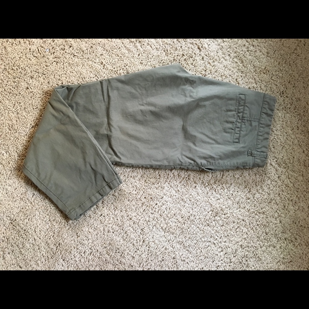 Army green boyfriend cropped pant