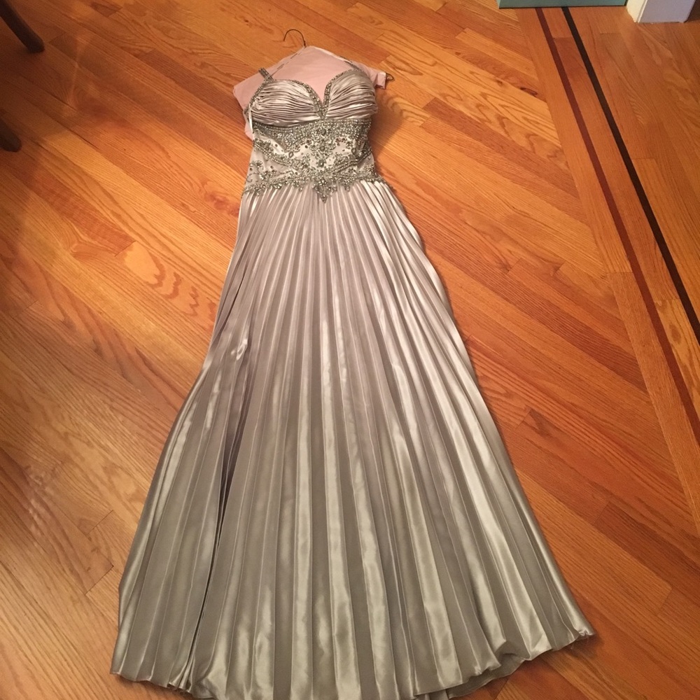 La Femme formal dress - Picture 5 of 8
