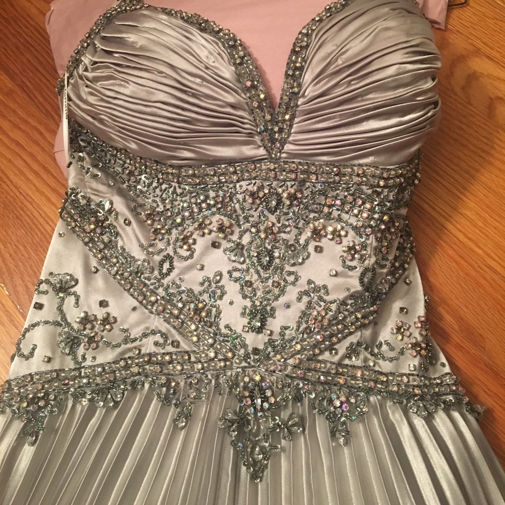 La Femme formal dress - Picture 4 of 8