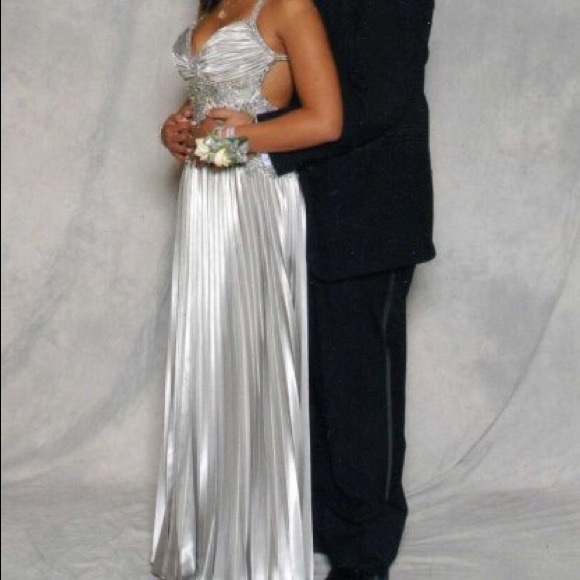 La Femme formal dress - Picture 2 of 8