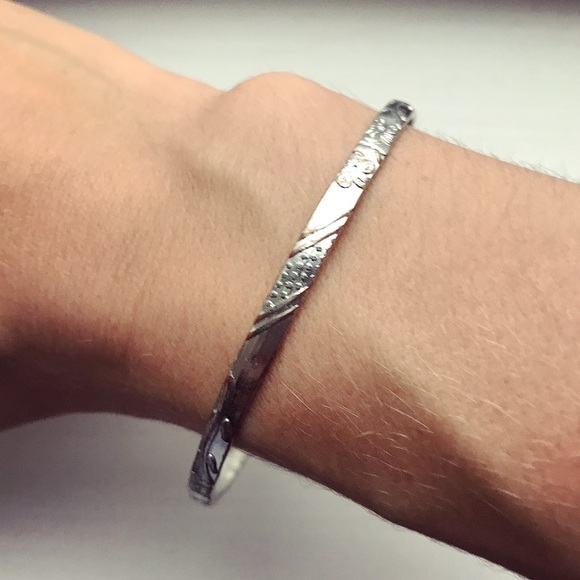 Vintage Jewelry - Vintage silver floral stacking bangle bracelet