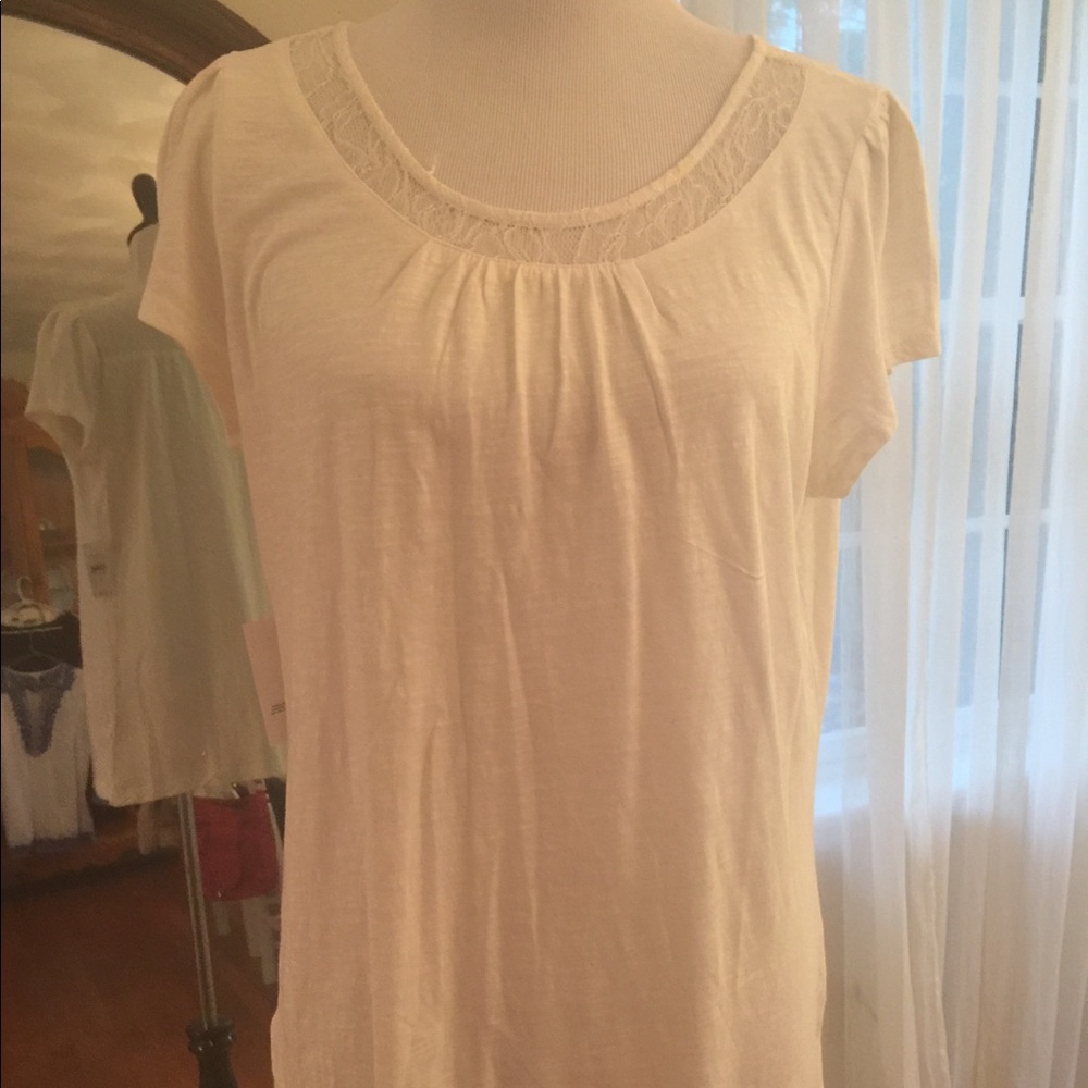 Sweet, lace detailed top